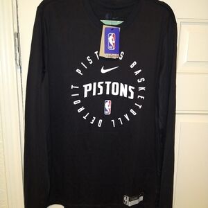 NWT Nike Detroit Pistons NBA Basketball Long Sleeve Tee Shirt Men's sz Medium.